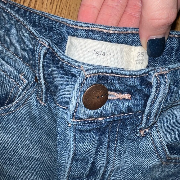 Jean Shorts - Picture 3 of 4